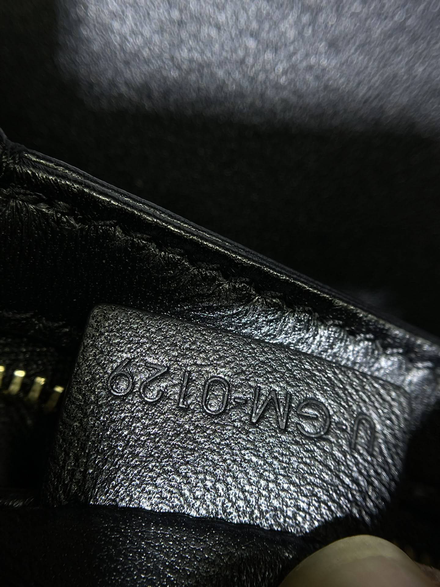 CELINE TEEN TRIOMPHE BAG IN SHINY CALFSKIN /BLACK