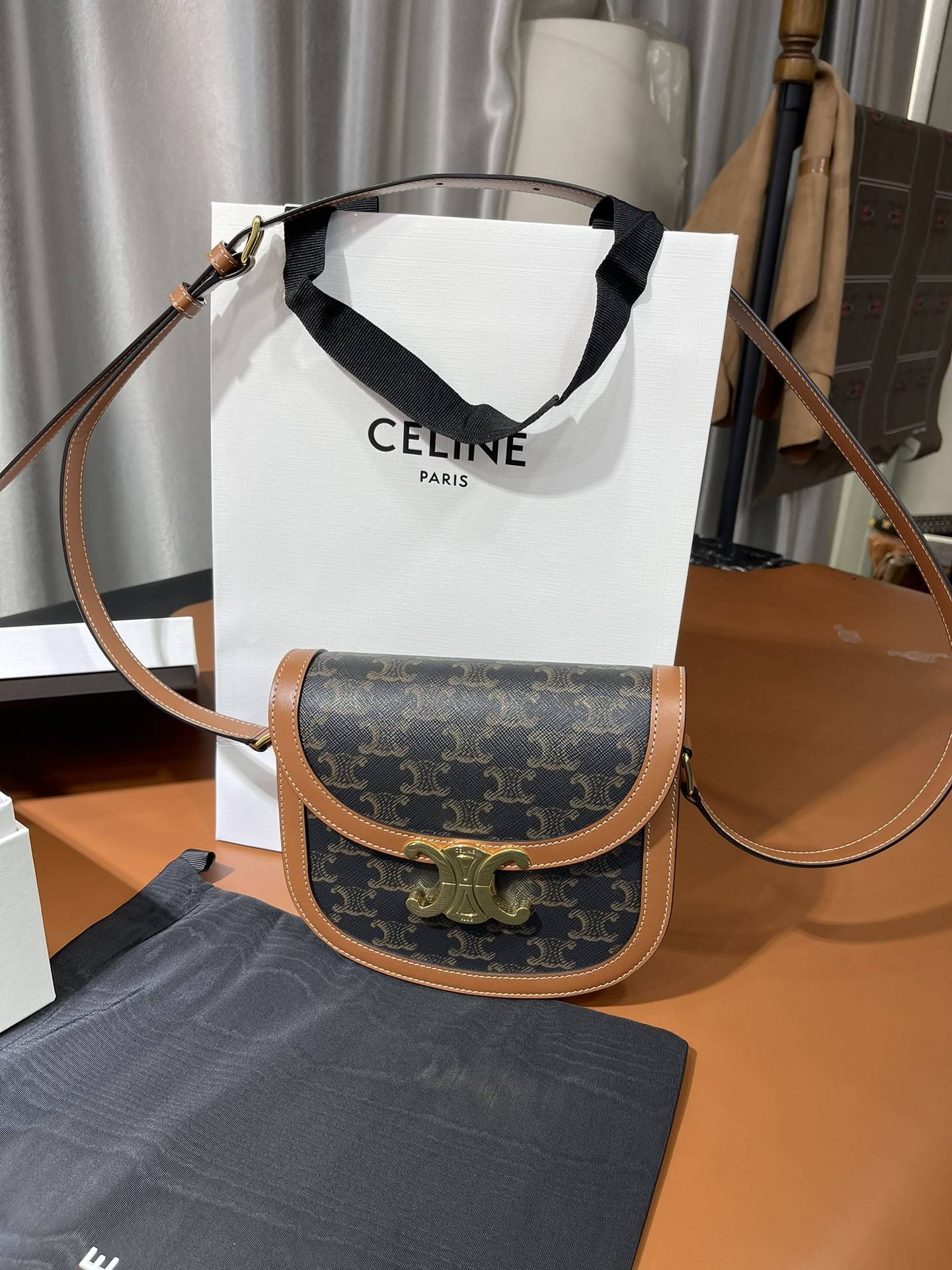 CELINE BESACE CLEA IN TRIOMPHE CANVAS AND CALFSKIN