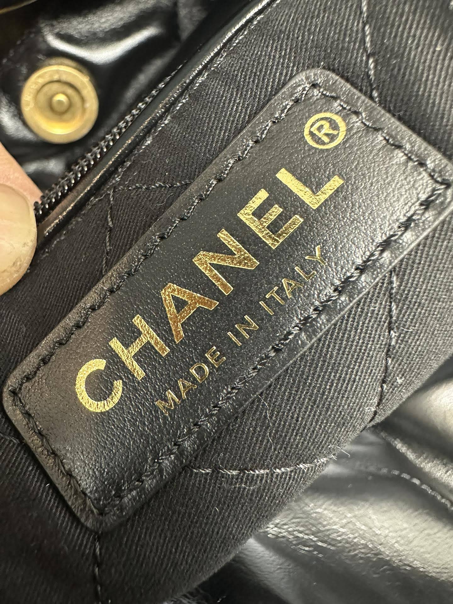 CHANEL 22 Small Handbag