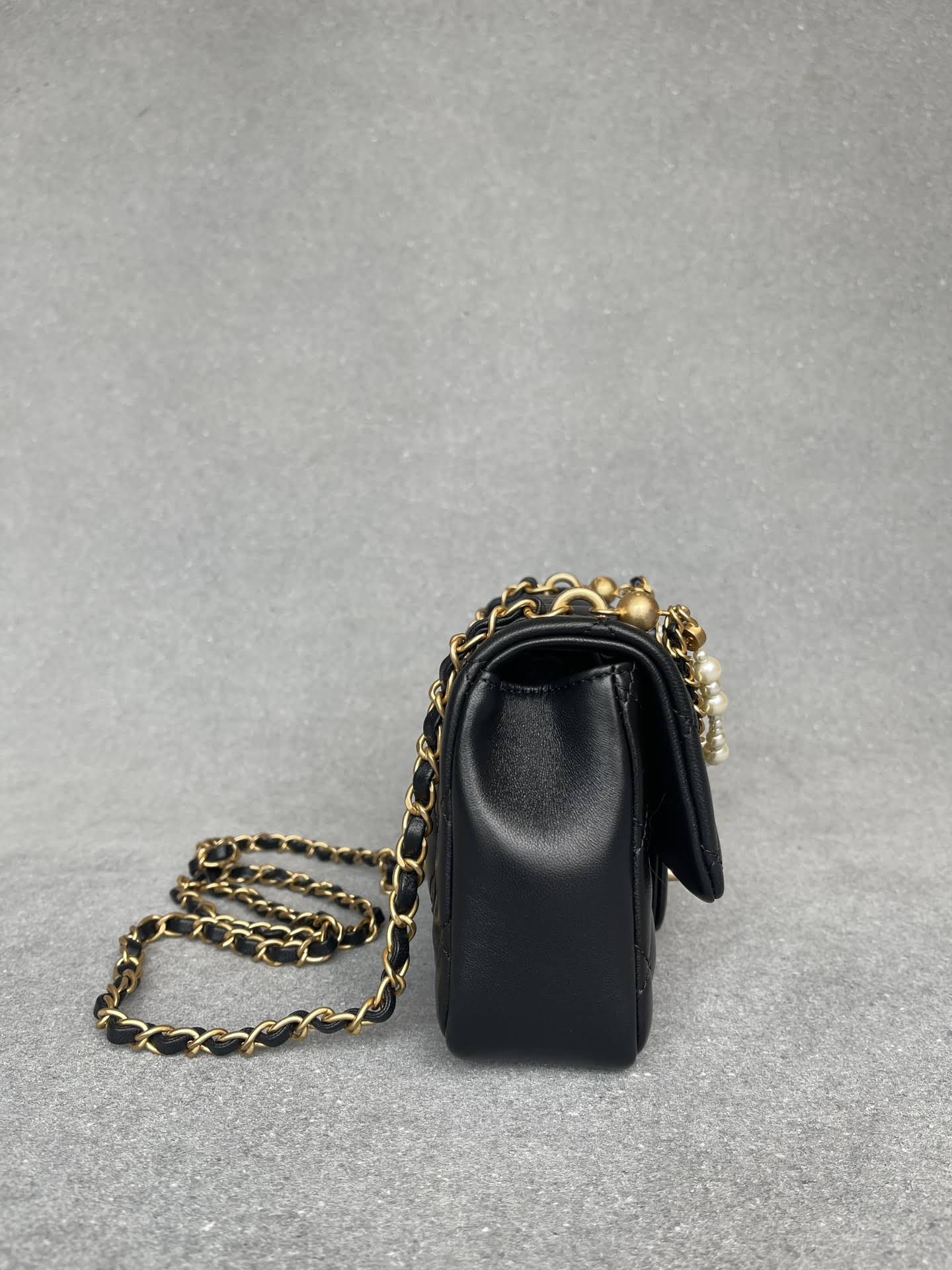 CHANEL 24P Seasonal Mini Flap Bag with Pearl Top Handle Chain AS4385 Black