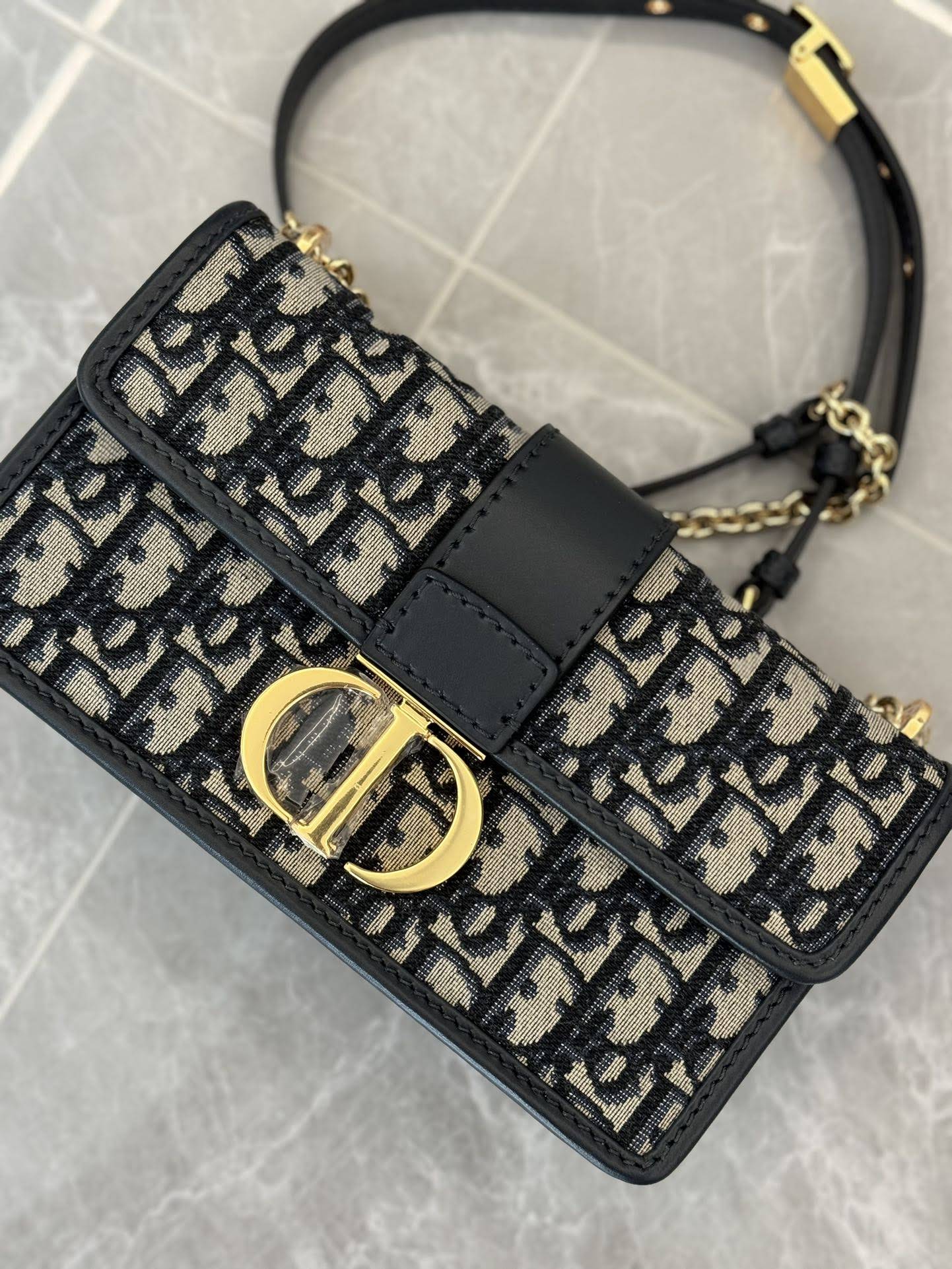 CHRISTIAN DIOR 30 Montaigne East-West Bag with Chain