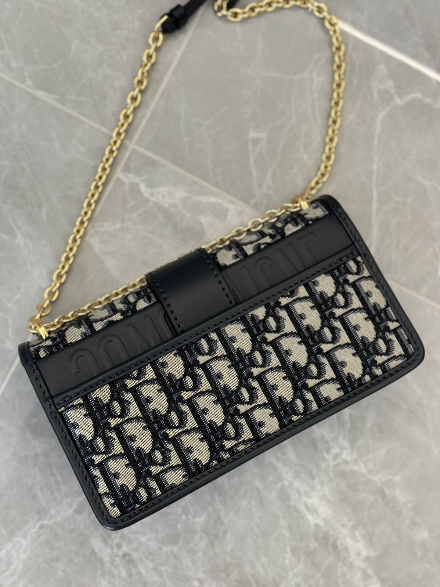 CHRISTIAN DIOR 30 Montaigne East-West Bag with Chain