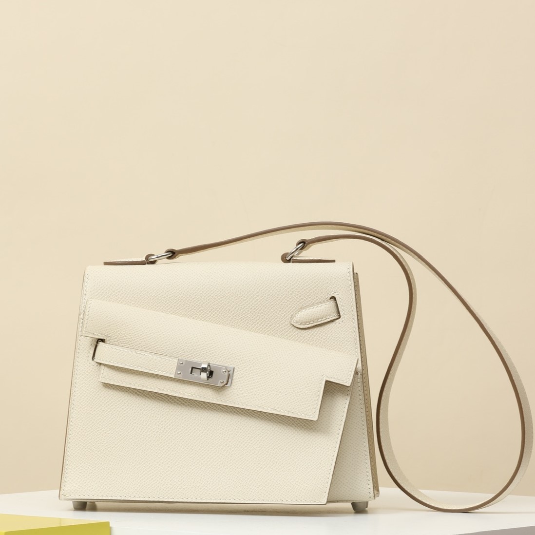 HERMES Kelly En Desordre 20 Handmade Bag/CC10 Milkshake White / Silver Hardware / Epsom Leather