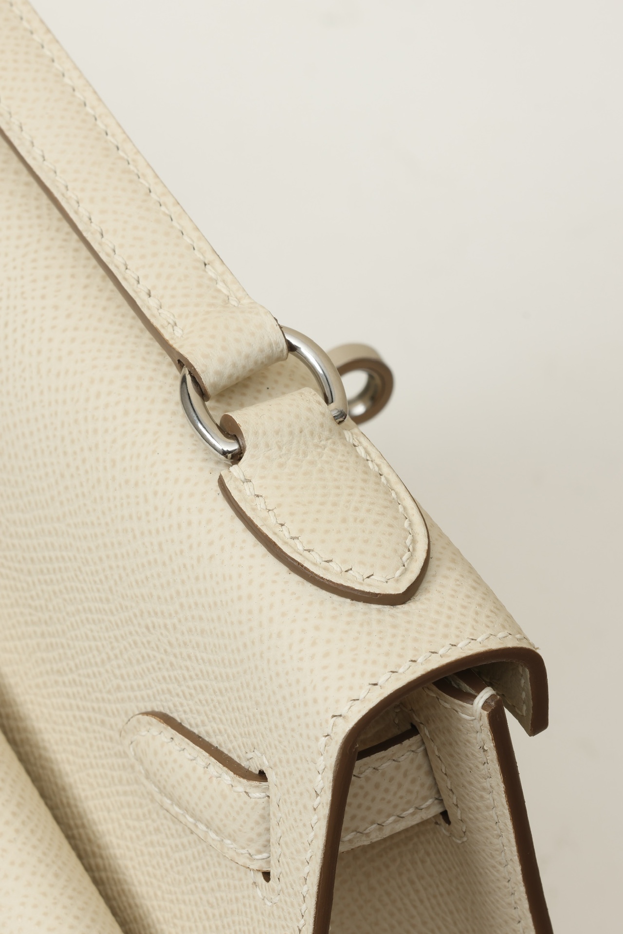 HERMES Kelly En Desordre 20 Handmade Bag/CC10 Milkshake White / Silver Hardware / Epsom Leather