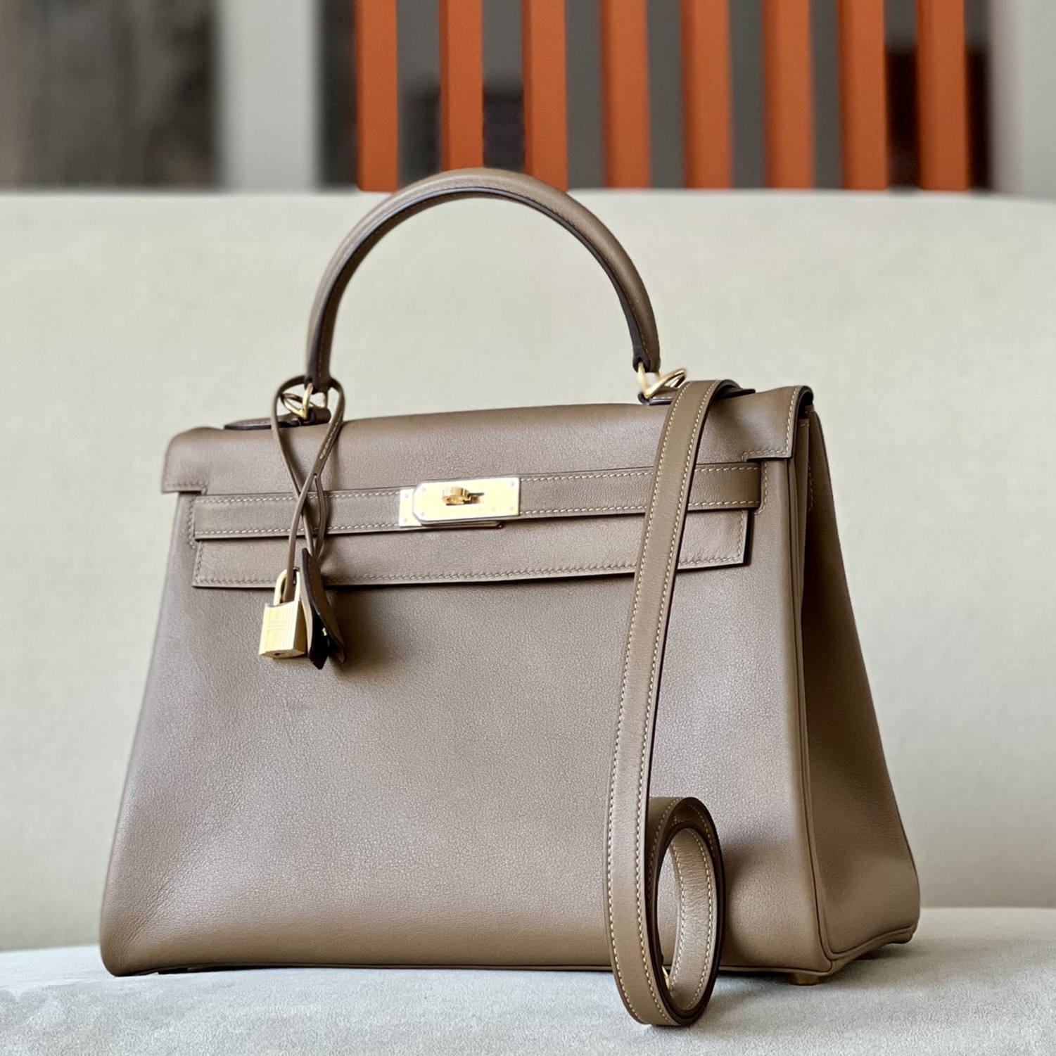 HERMES Kelly 32 Bag /D0 Weimaraner / Gold Hardware / Swift Leather