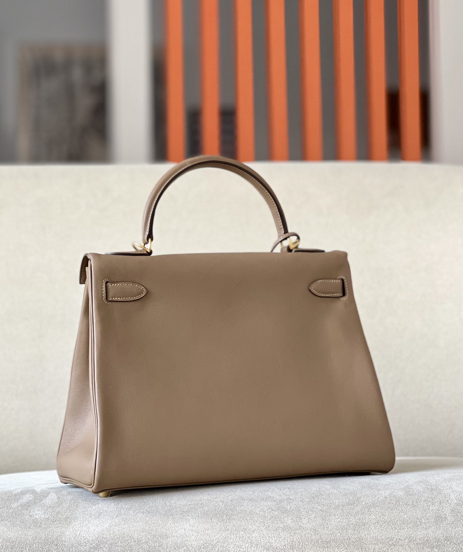 HERMES Kelly 32 Bag /D0 Weimaraner / Gold Hardware / Swift Leather