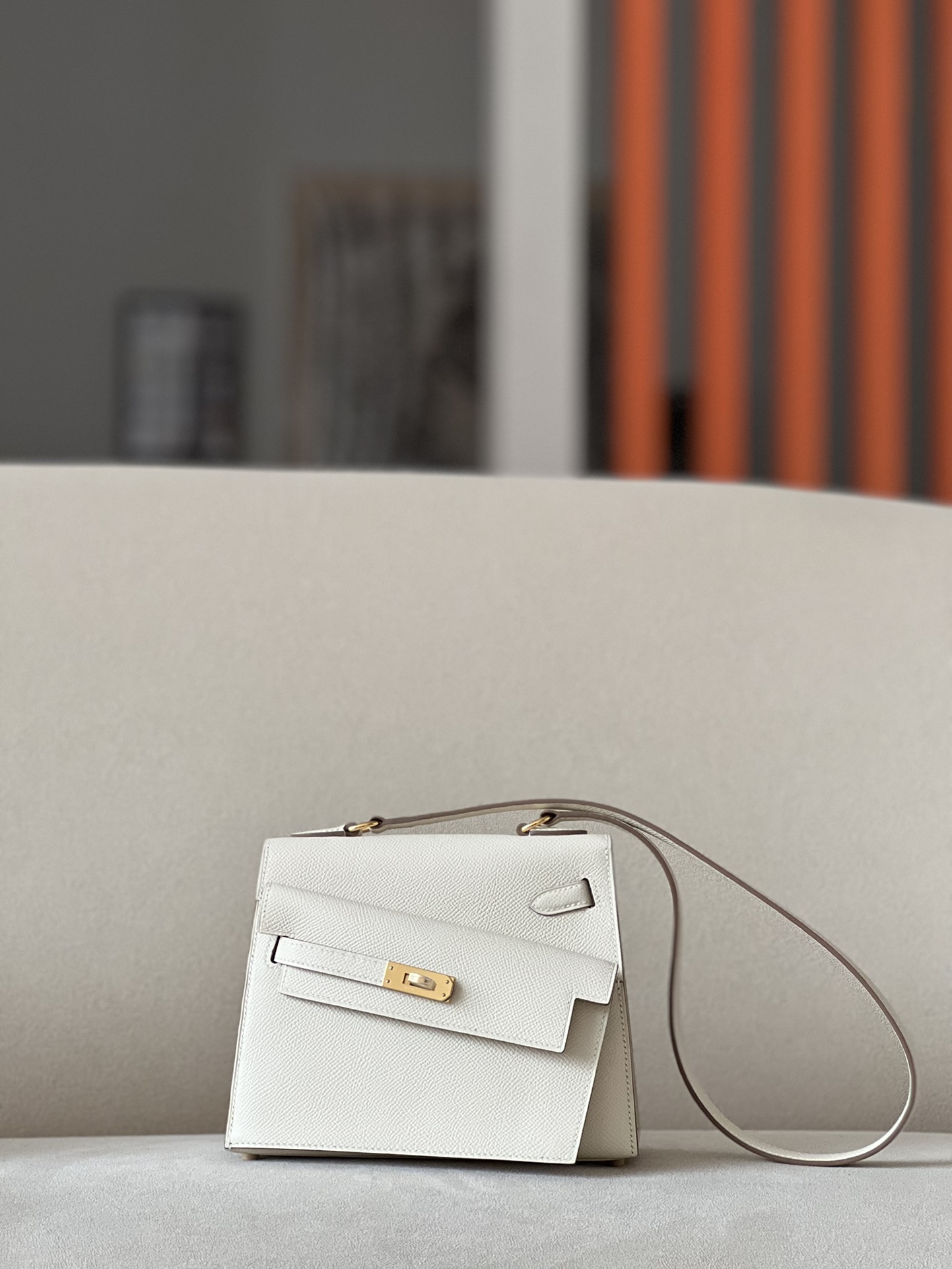 HERMES Kelly En Desordre 20 Handmade Bag/CC10 Milkshake White / Gold Hardware / Epsom Leather