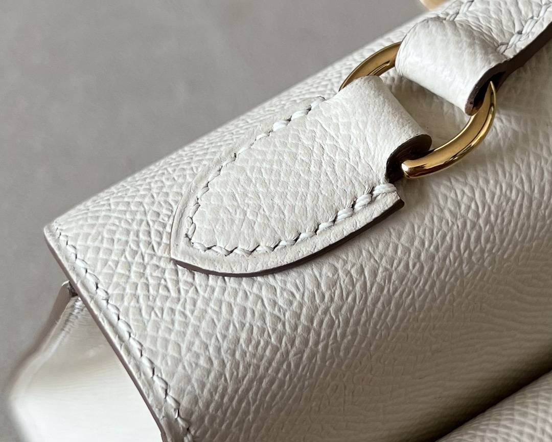 HERMES Kelly En Desordre 20 Handmade Bag/CC10 Milkshake White / Gold Hardware / Epsom Leather