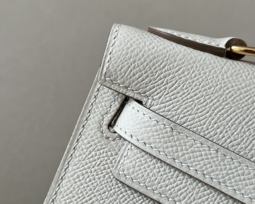 HERMES Kelly En Desordre 20 Handmade Bag/CC10 Milkshake White / Gold Hardware / Epsom Leather