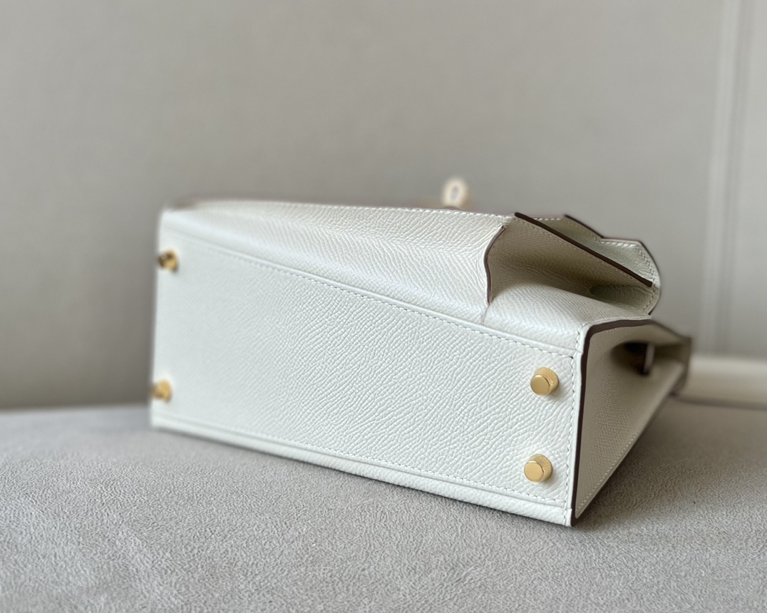 HERMES Kelly En Desordre 20 Handmade Bag/CC10 Milkshake White / Gold Hardware / Epsom Leather