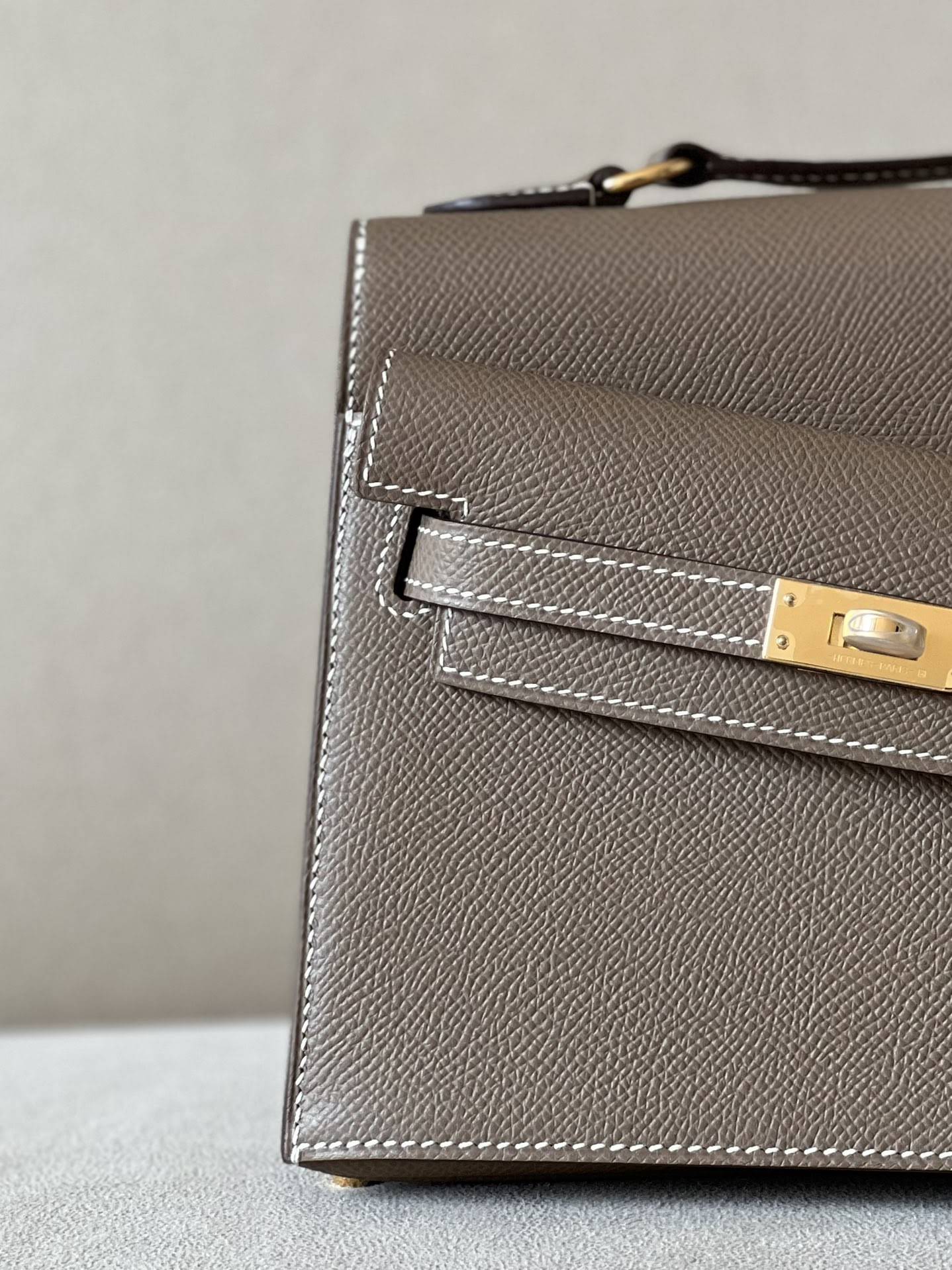 HERMES Kelly En Desordre 20 Handmade Bag/CK18 Elephant Grey / Gold Hardware / Epsom Leather  