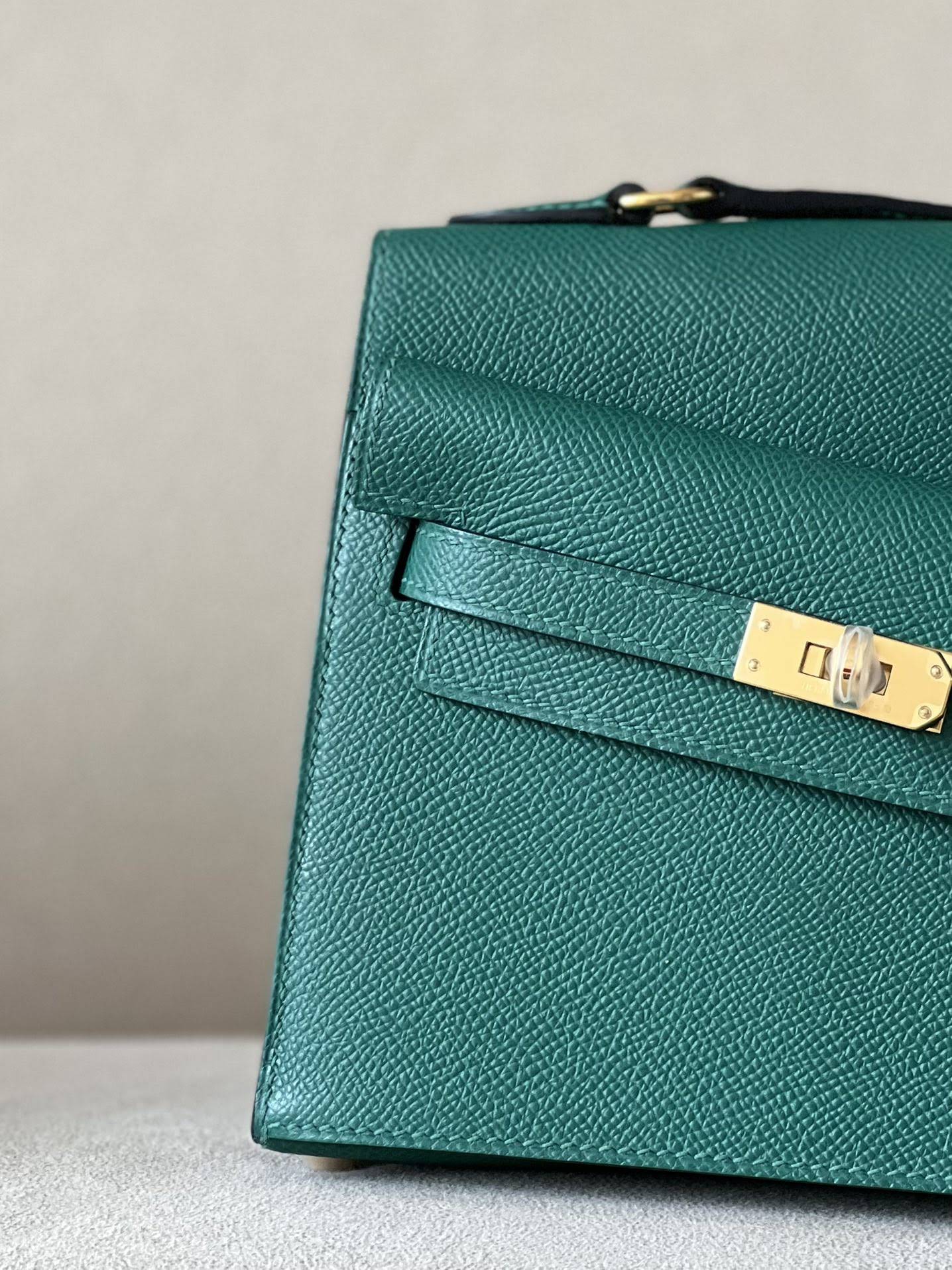 HERMES Kelly En Desordre 20 Handmade Bag/Z6 Peacock Green / Gold Hardware / Epsom Leather  