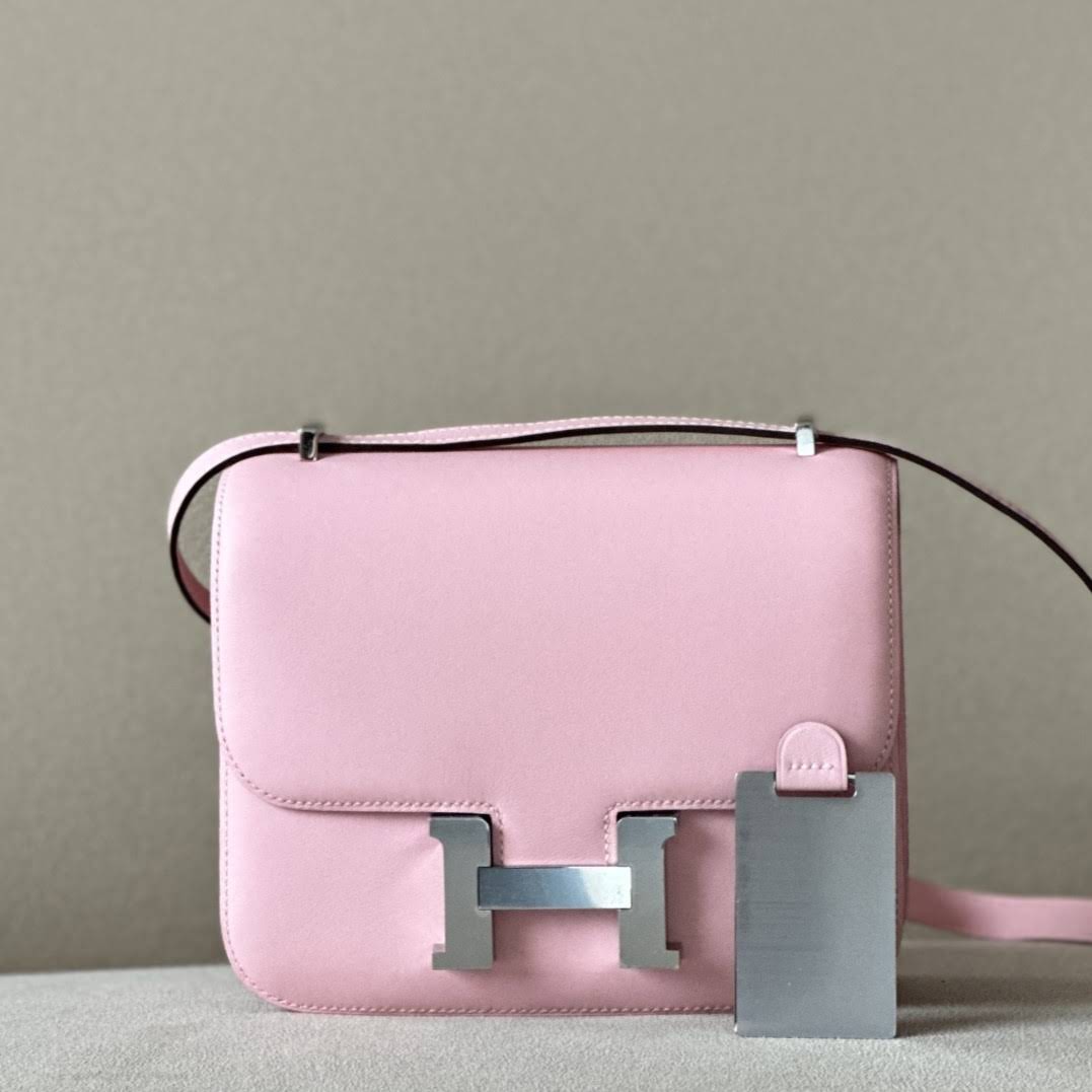 HERMES Constance 19 Bag/5P Sakura Pink / Silver Buckle / Swift Leather  