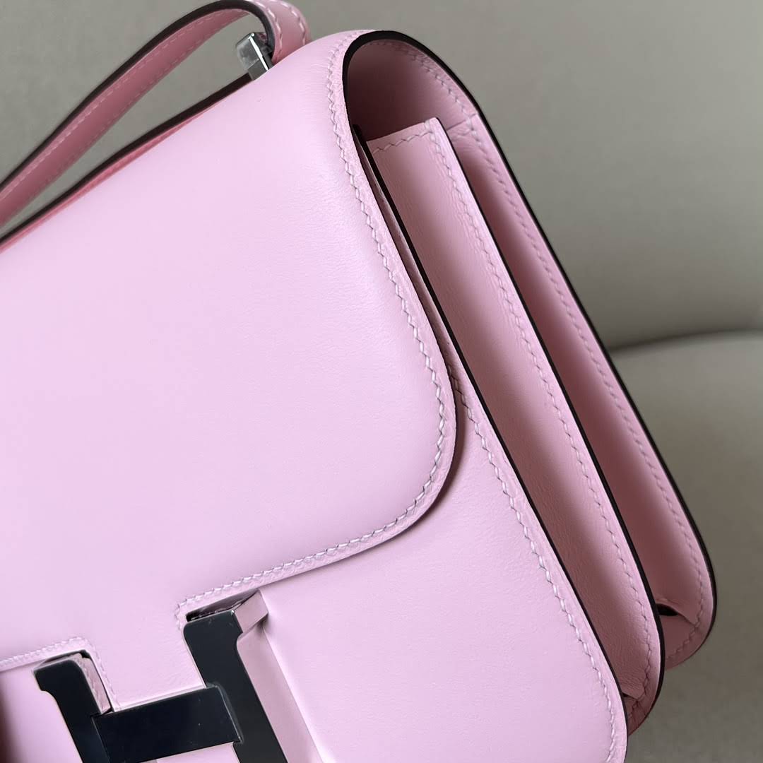 HERMES Constance 19 Bag/5P Sakura Pink / Silver Buckle / Swift Leather  