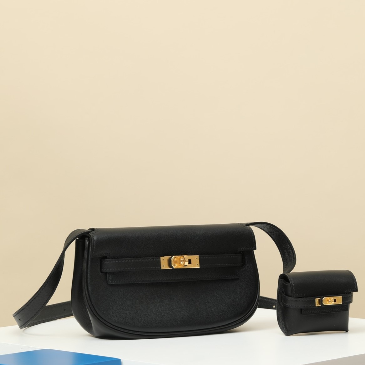 HERMES Kelly Moove 17 Bag /CK89 Black Gold Buckle Swift Leather  