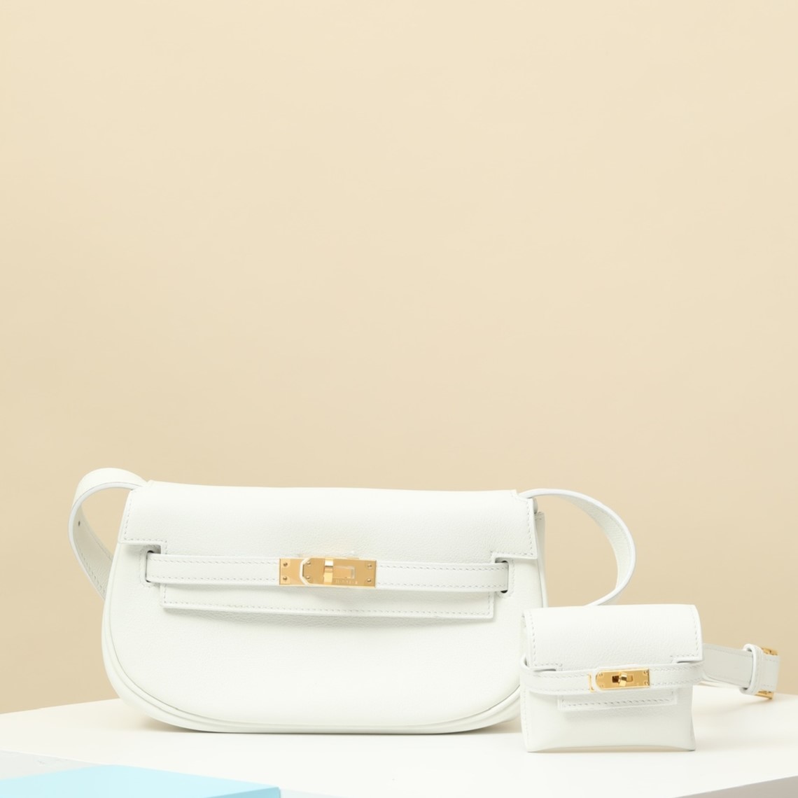 HERMES Kelly Moove 17 Bag /01 Pure White Gold Buckle Swift Leather  