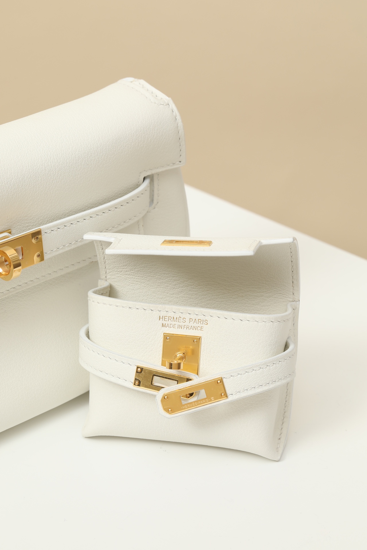 HERMES Kelly Moove 17 Bag /01 Pure White Gold Buckle Swift Leather  