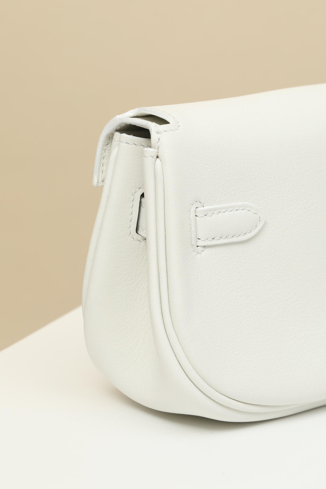 HERMES Kelly Moove 17 Bag /01 Pure White Gold Buckle Swift Leather  