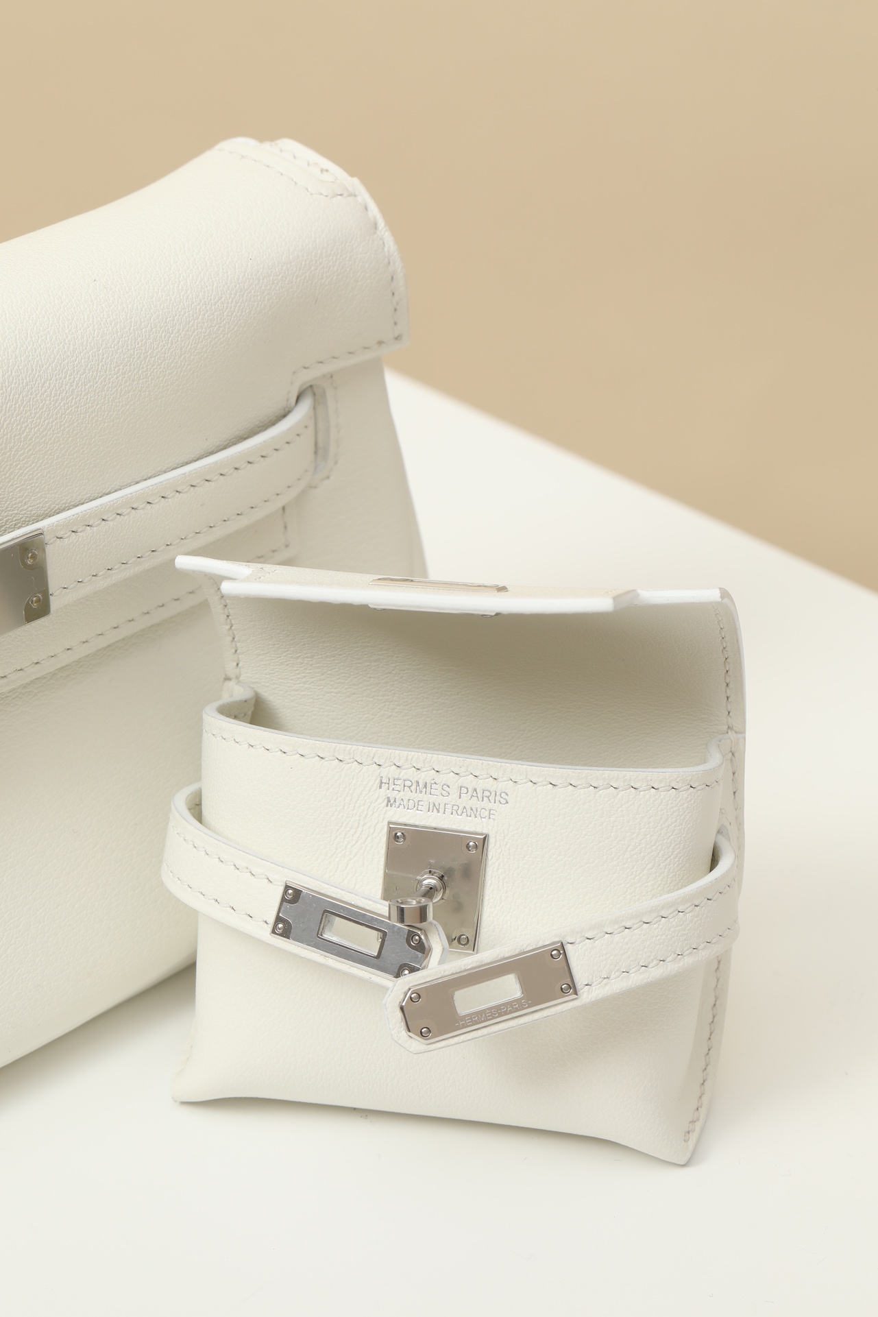 HERMES Kelly Moove 17 Bag /01 Pure White Silver Buckle Swift Leather 