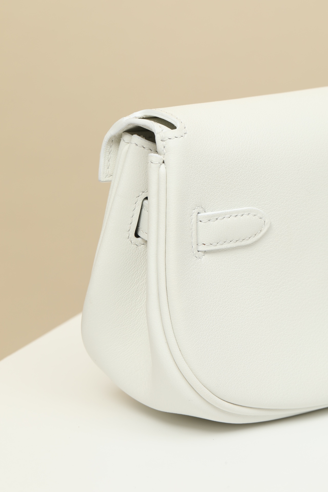 HERMES Kelly Moove 17 Bag /01 Pure White Silver Buckle Swift Leather 