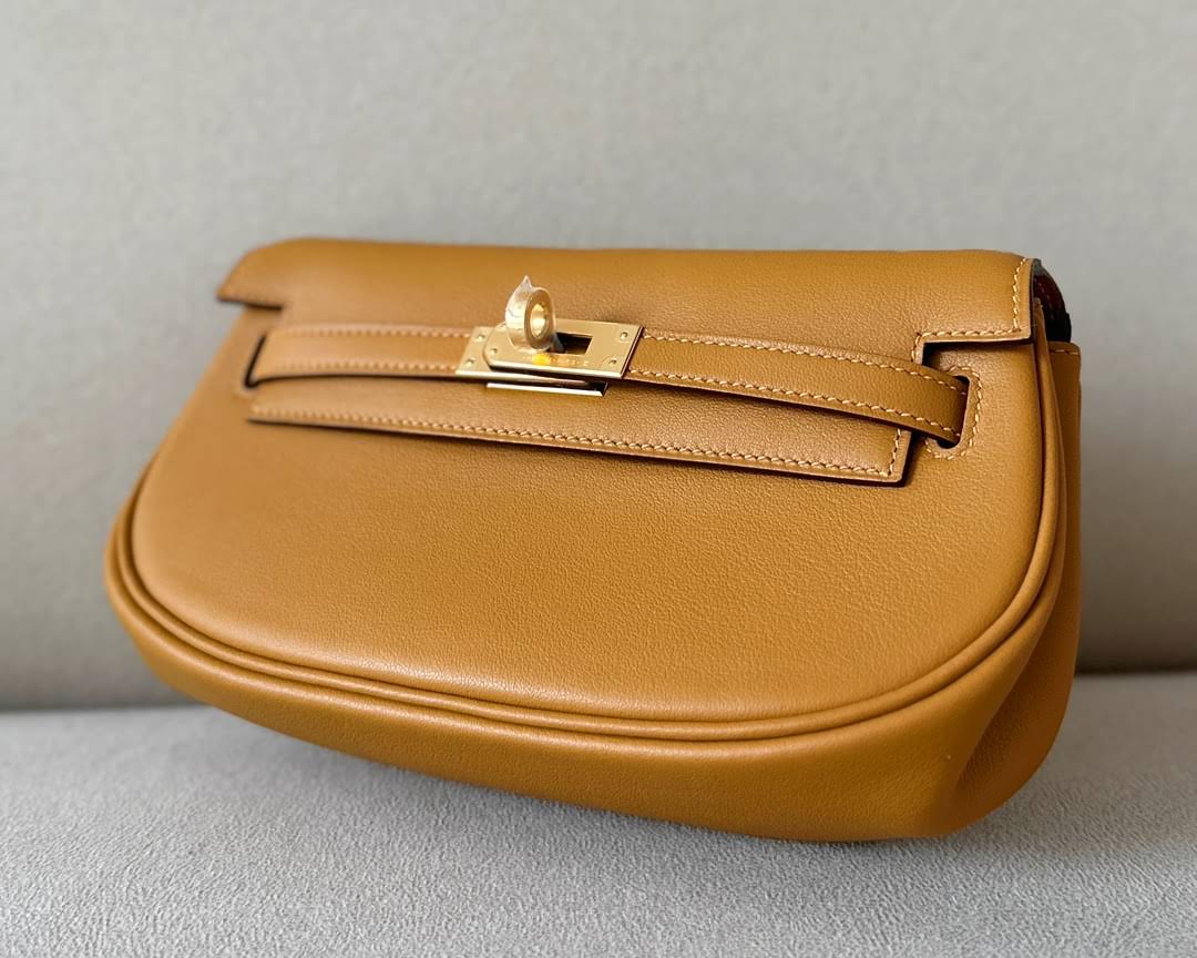 HERMES Kelly Moove 17 Bag /2S Sesame Color Gold Buckle Swift Leather  