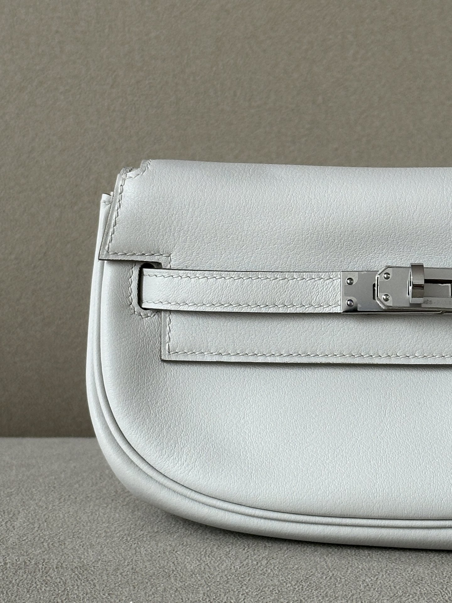 HERMES Kelly Moove 17 Bag /M4 Milk Gray Silver Buckle Swift Leather  