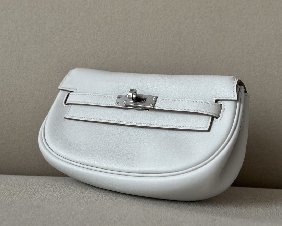 HERMES Kelly Moove 17 Bag /M4 Milk Gray Silver Buckle Swift Leather  