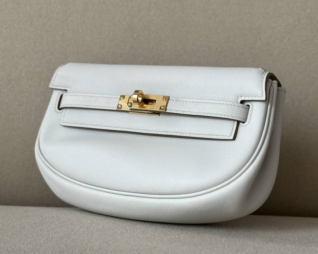 HERMES Kelly Moove 17 Bag /M4 Milk Gray Gold Buckle Swift Leather  