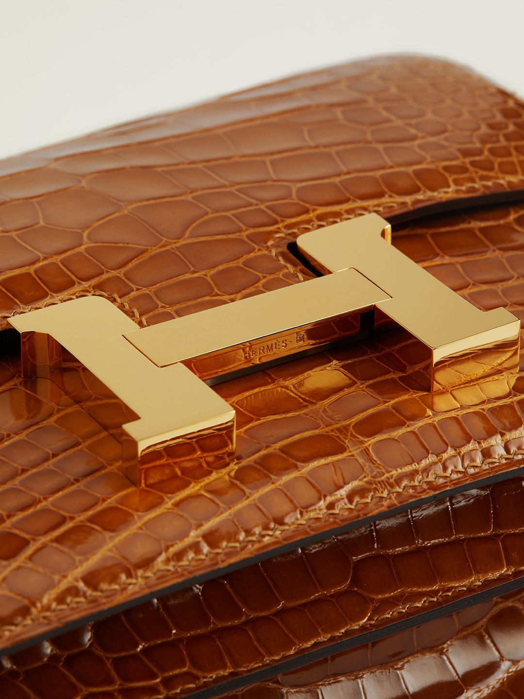 HERMES Constance 19 Bag/Bright Faced Alligator /Tobacco/Gold Buckle