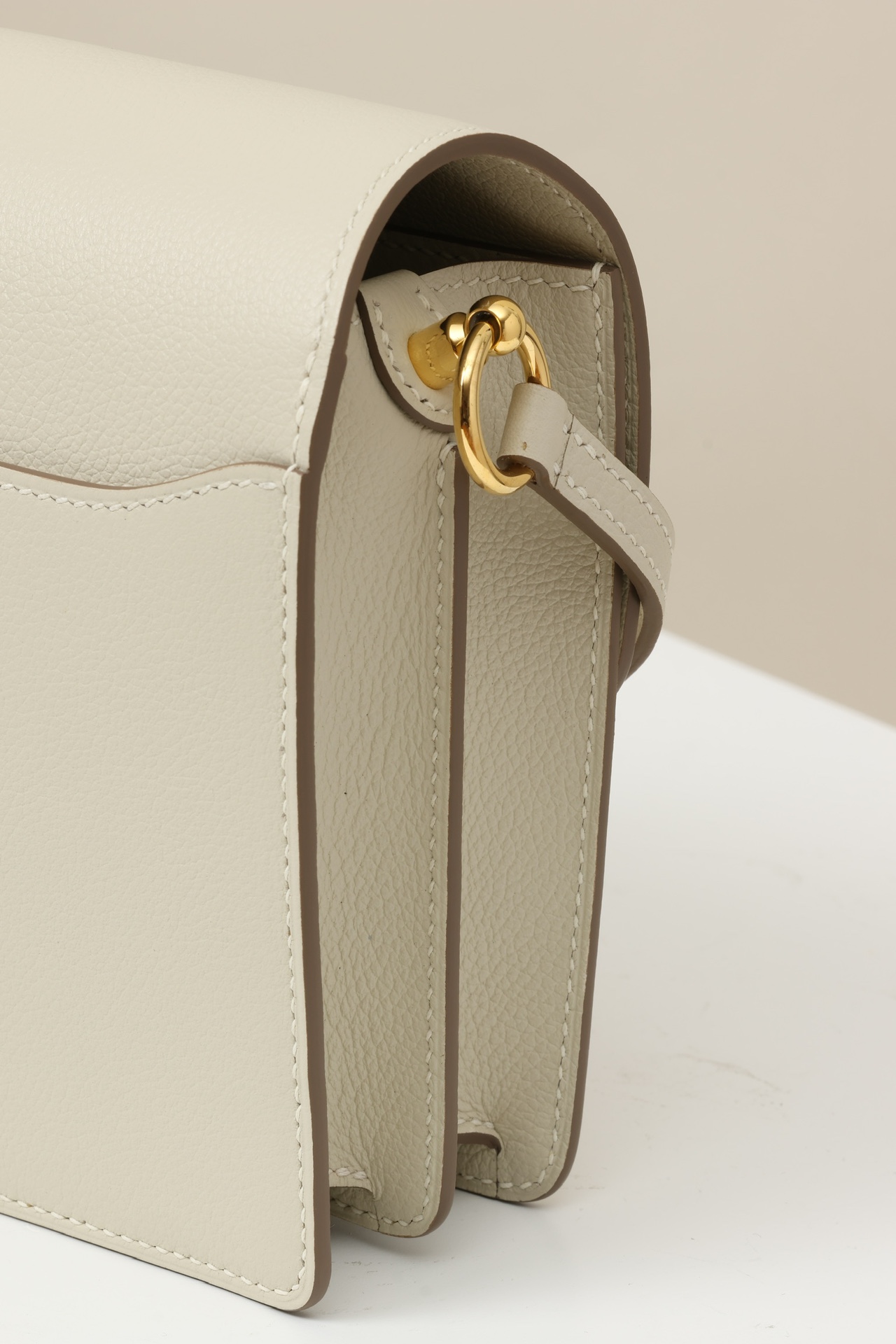 HERMES Roulis 19 Bag /CC10 Milkshake White/Gold Buckle/Evercolor Leather  