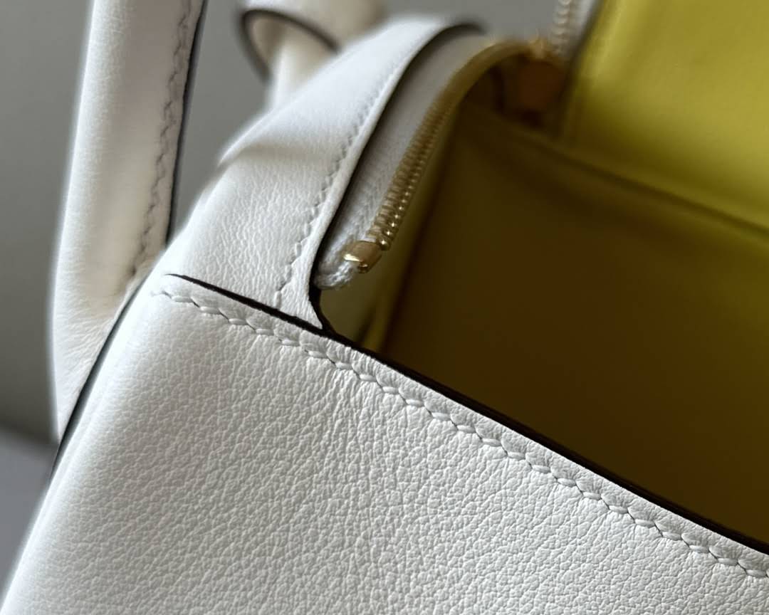 HERMES Lindy 26 Handmade Bag/I2 Cream White / 9R Lemon Yellow / Gold Buckle / Swift Leather  