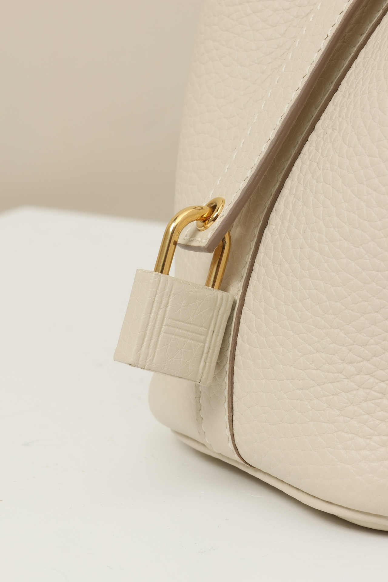 HERMES Picotin Lock 14 Bag /CC10 Milkshake White / Gold Buckle / TC Leather  