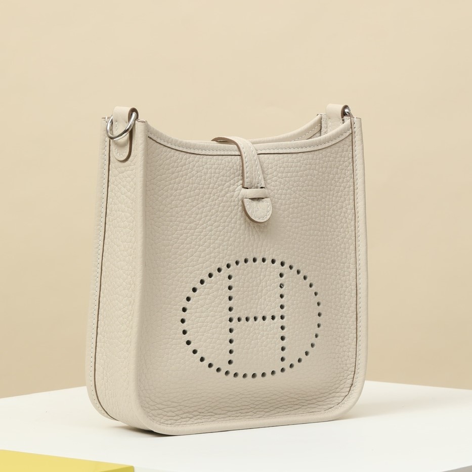 HERMES Evelyne 17 Bag /CC10 Milkshake White / Silver Buckle / Clemence Leather  