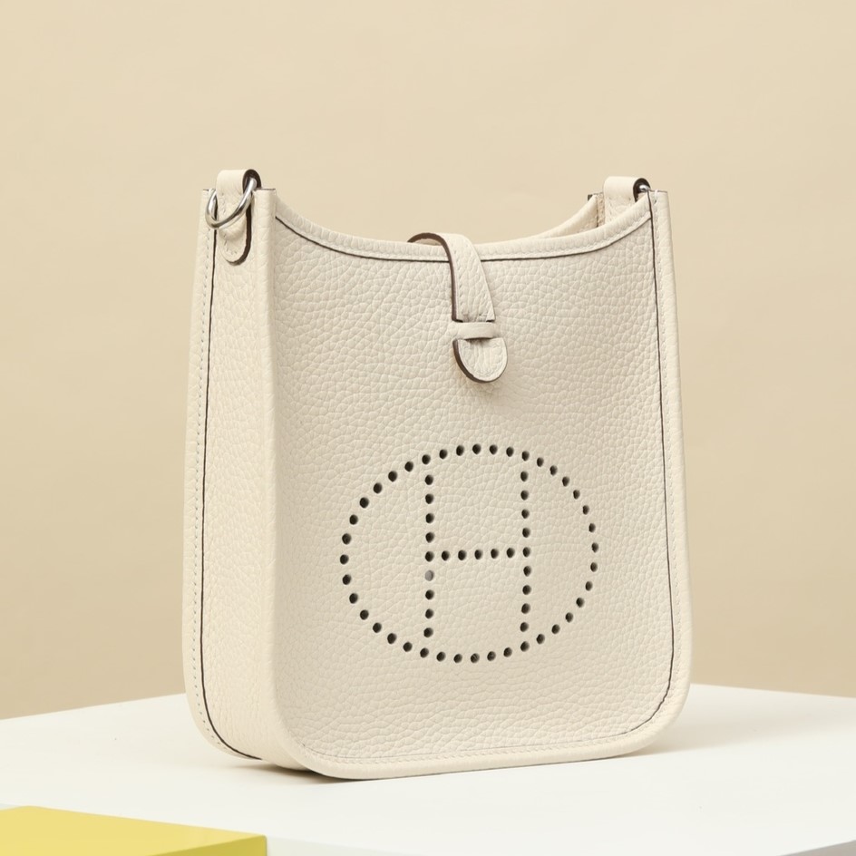 HERMES Evelyne 17 Bag /I2 Cream White / Silver Buckle / Clemence Leather  