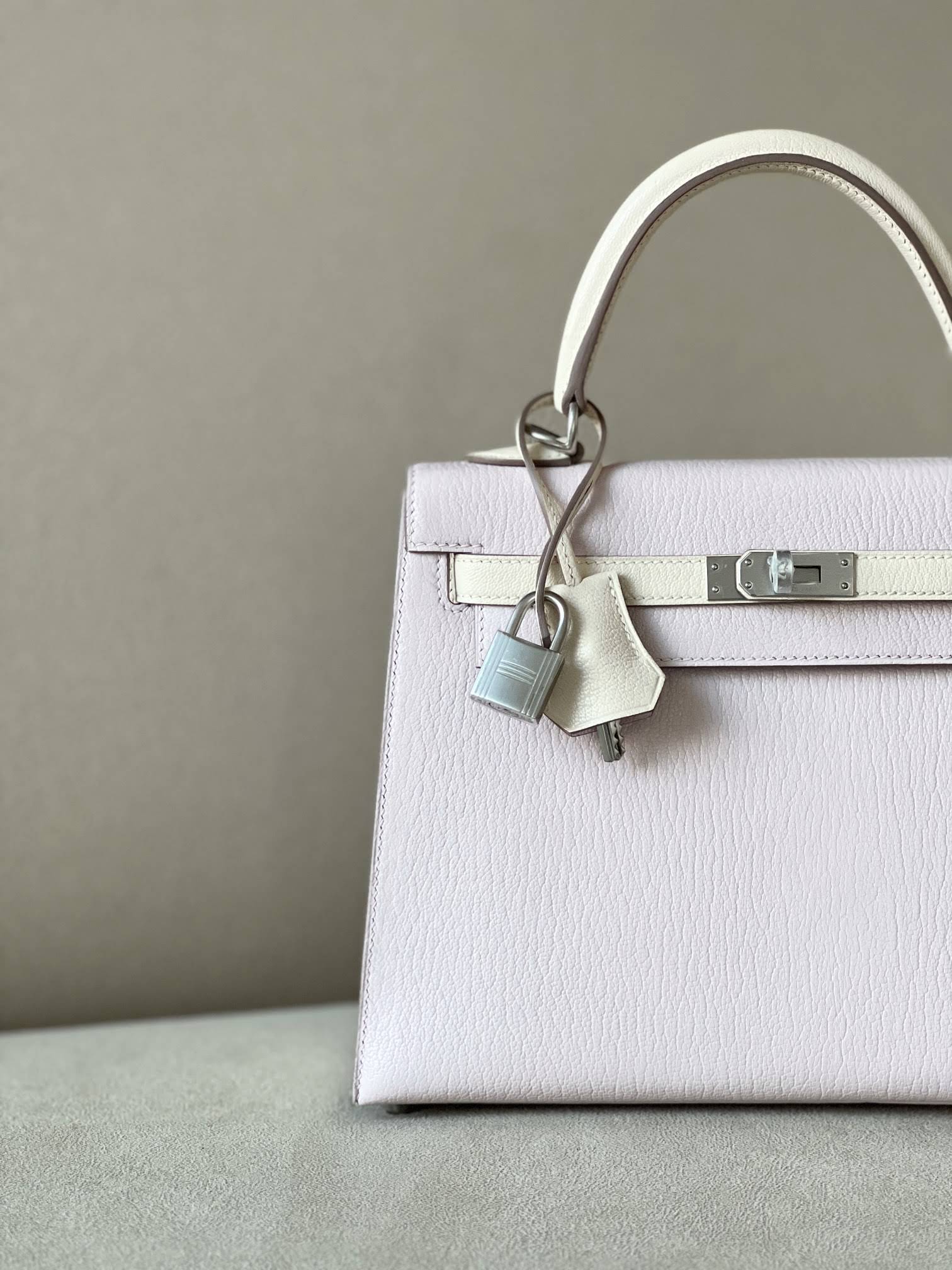 HERMES Kelly 25 Bag /09 Dreamy Purple/Nata Cream White/Matt Silver/Chevre Leather  