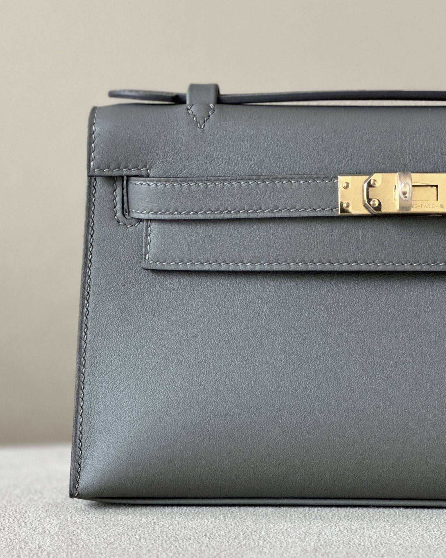 HERMES Kelly 22 Bag /0L Accumulating Cloud Gray/Gold Buckle/Swift  