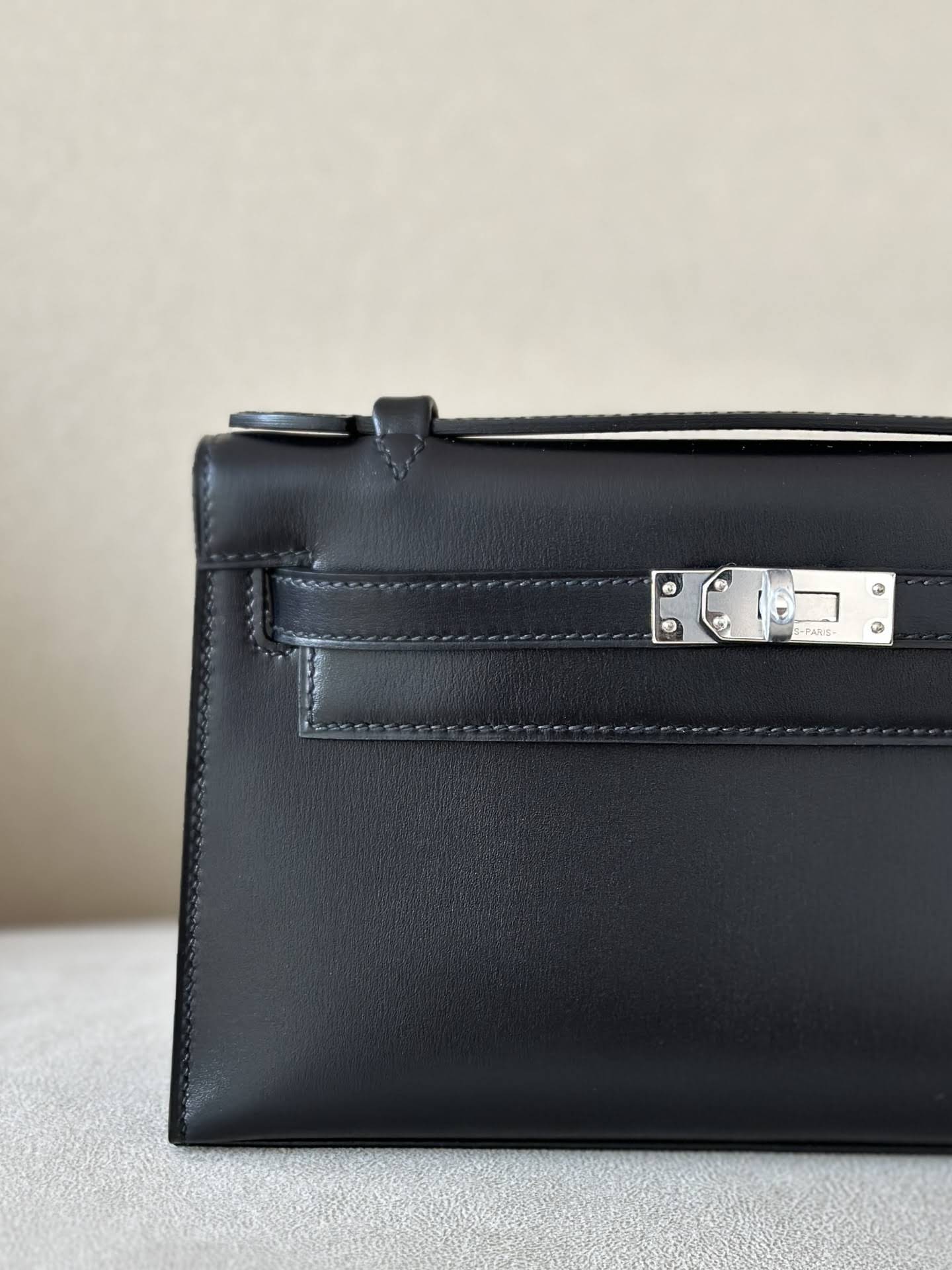 HERMES Kelly 22 Bag /CK89 Black/Silver Buckle/BOX Leather  