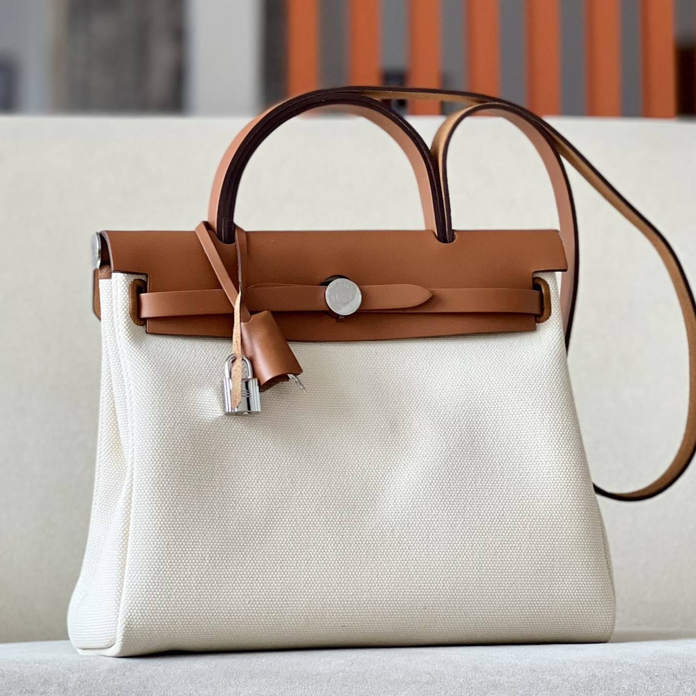 HERMES Herbag Zip 31cm Bag/8L Glacier White/Middle Coffee/Silver Buckle/Saddle/Canvas 