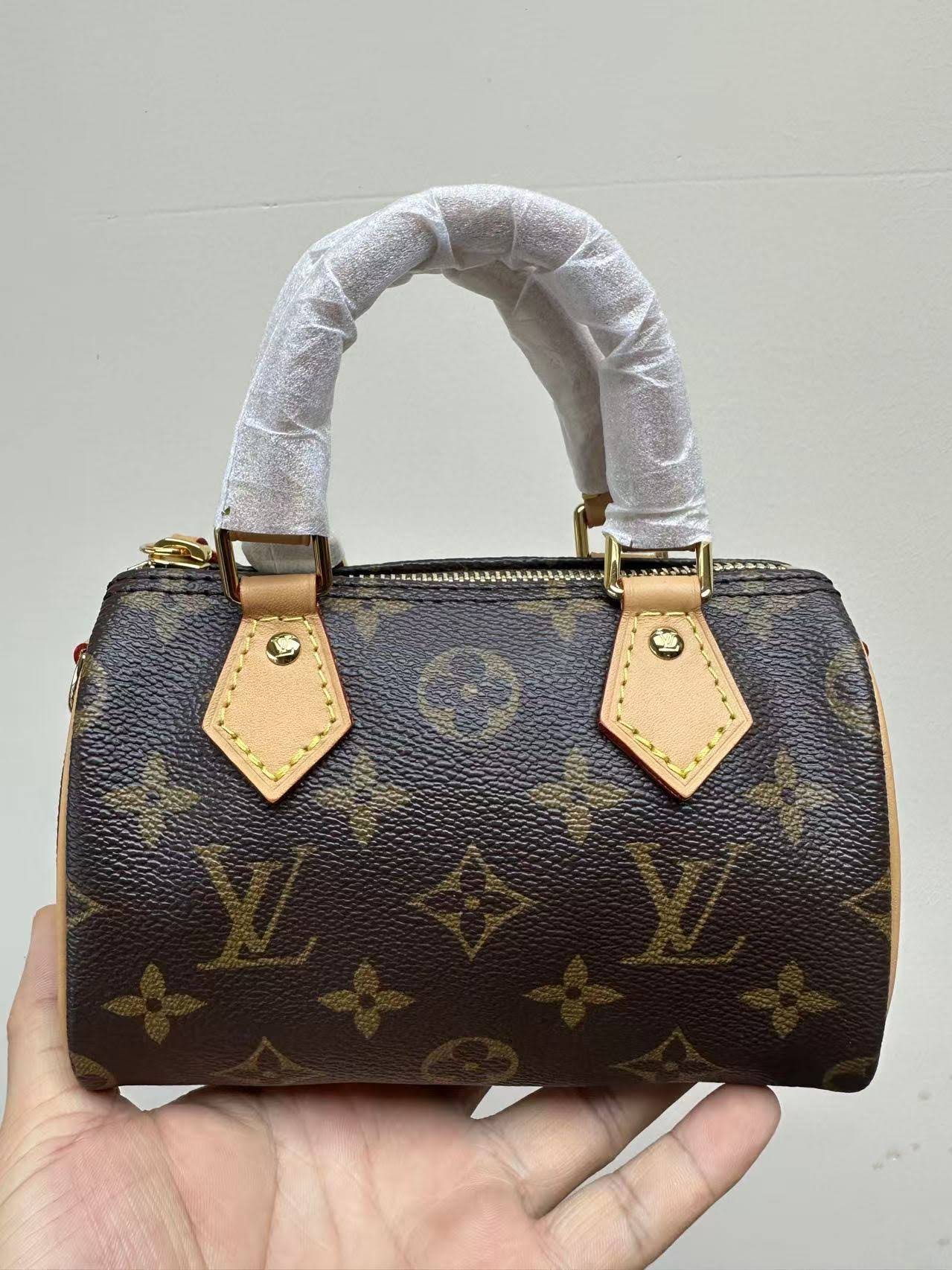 LOUIS VUITTON The Pochette Métis East West Bag