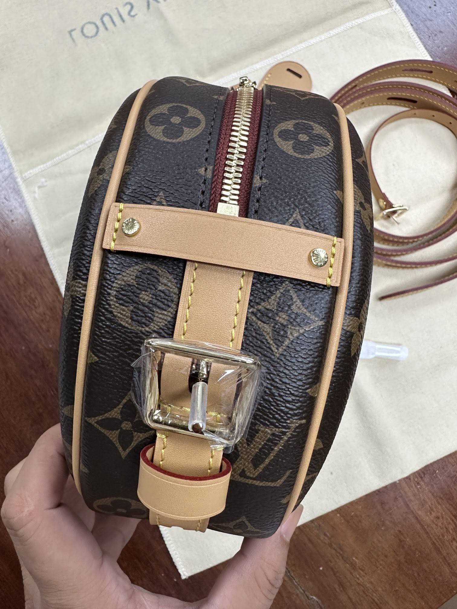 LOUIS VUITTON The Boite Chapeau Souple MM Bag