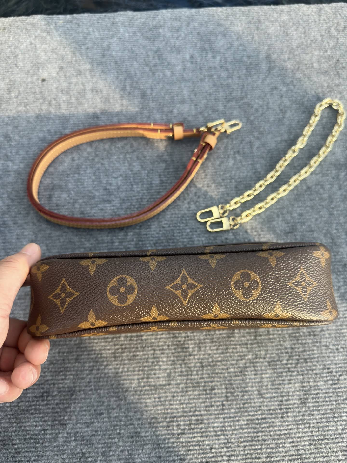 LOUIS VUITTON The Ivy Wallet on Chain Bag