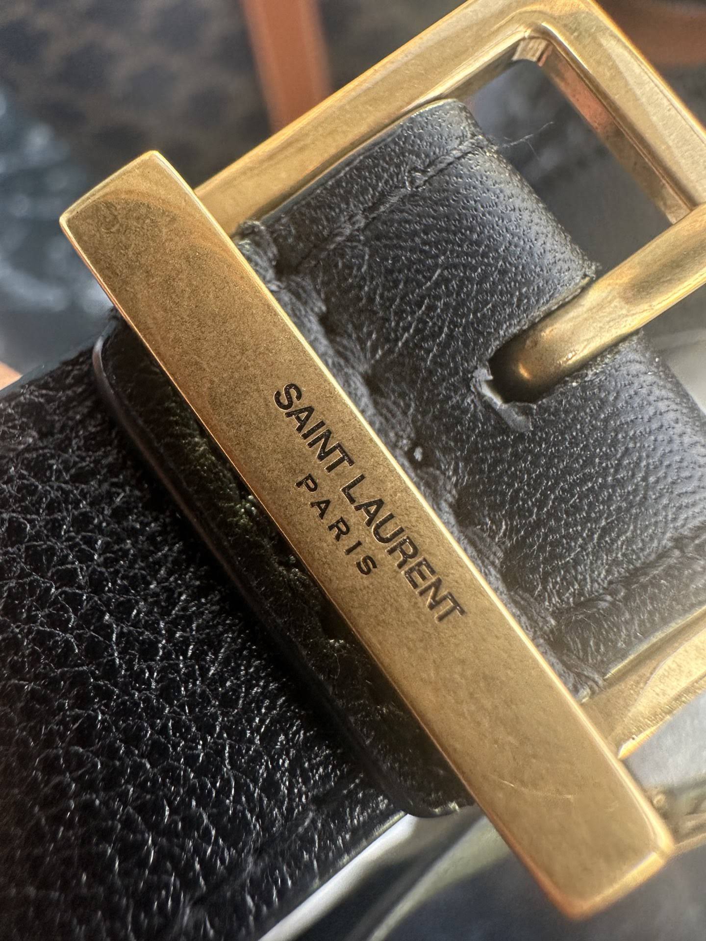 SAINT LAURENT LE 5 À 7 supple small IN GRAINED LEATHER