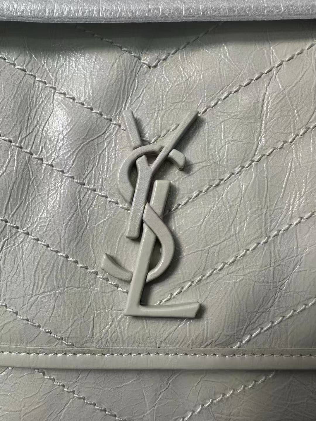 SAINT LAURENT NIKI MEDIUM IN VINTAGE LEATHER(white)