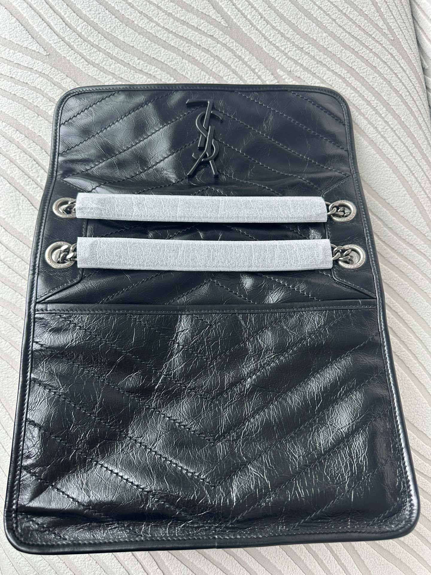 SAINT LAURENT NIKI MEDIUM IN VINTAGE LEATHER(black)