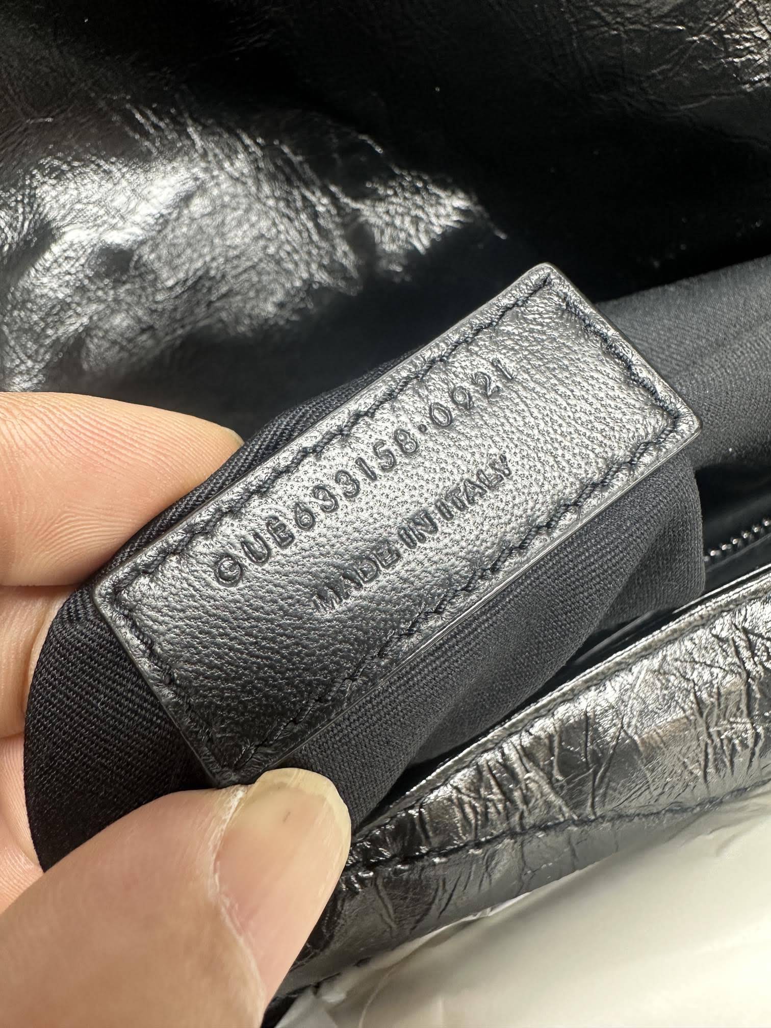 SAINT LAURENT NIKI MEDIUM IN VINTAGE LEATHER(black)