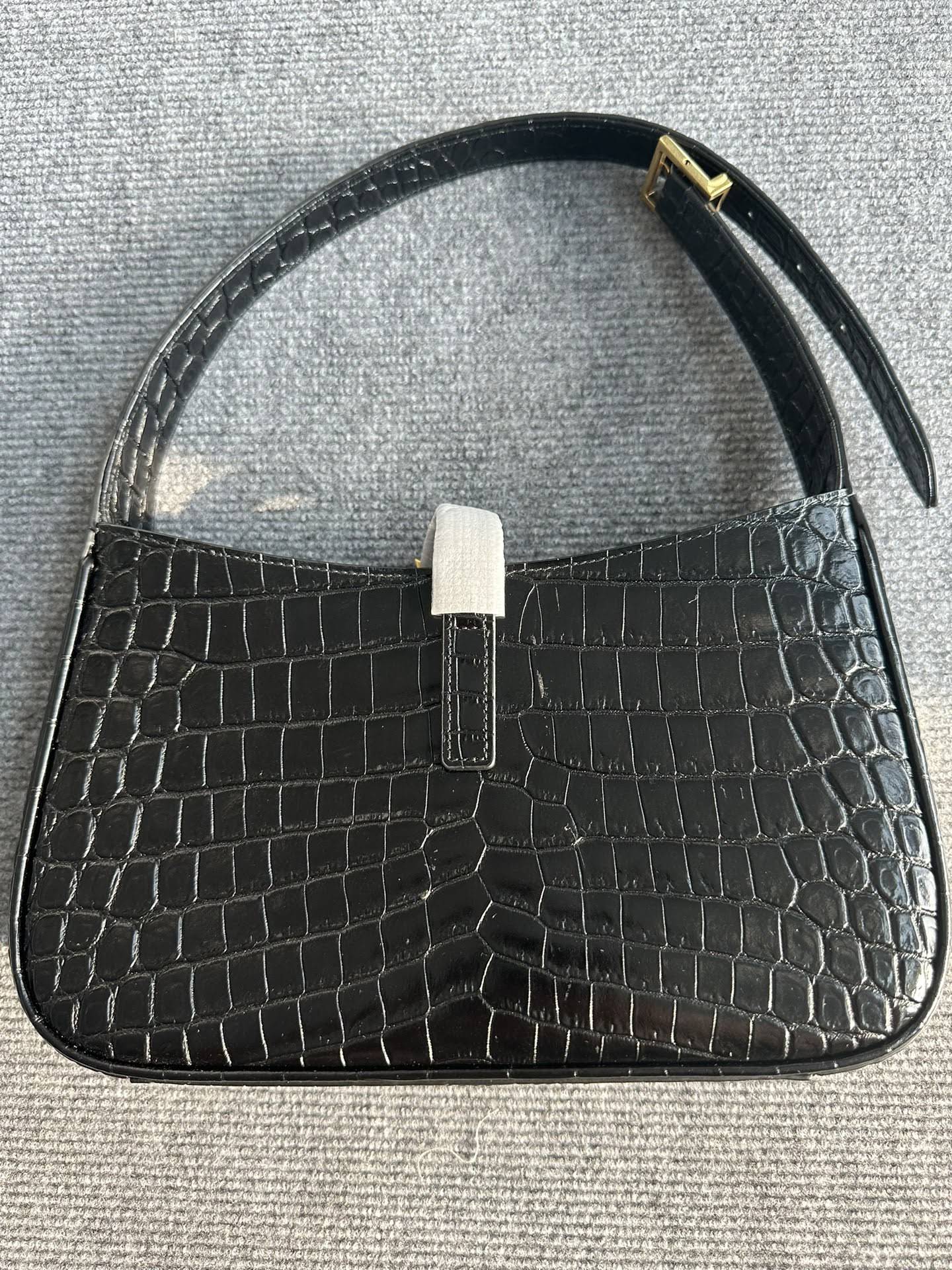 SAINT LAURENT LE 5 À 7 in crocodile-embossed shiny leather