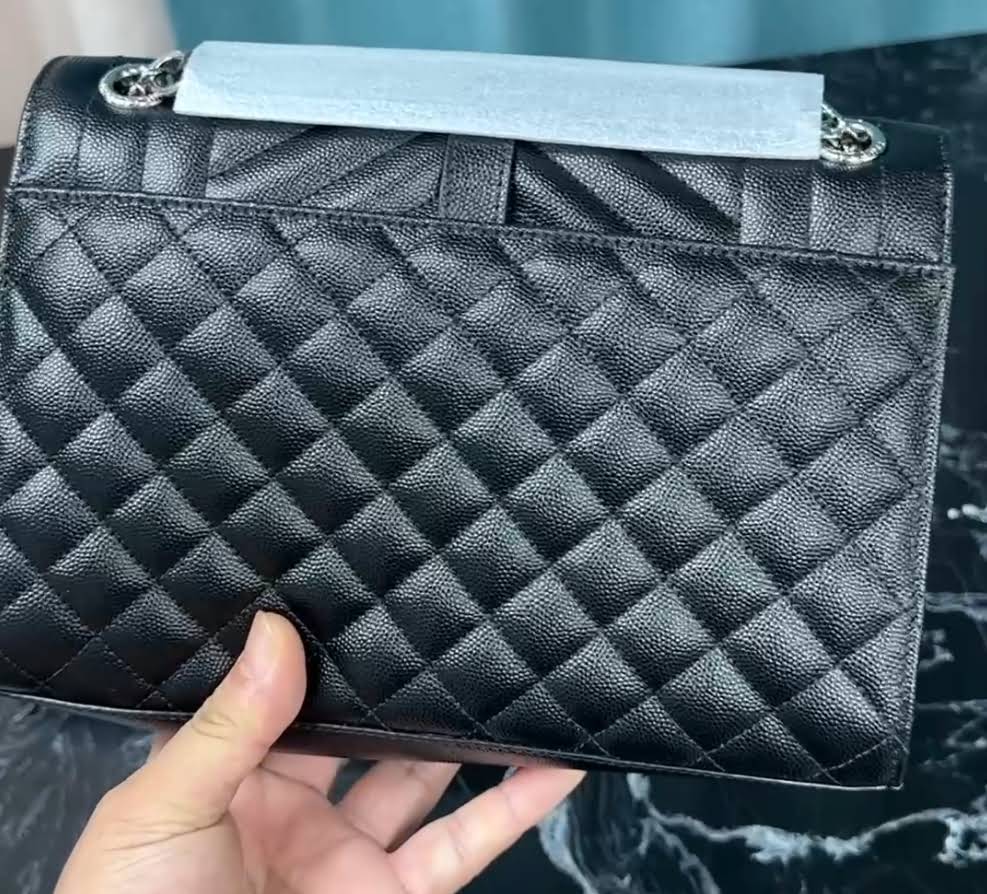 SAINT LAURENT ENVELOPE MEDIUM IN QUILTED GRAIN DE POUDRE EMBOSSED LEATHER (Silver)