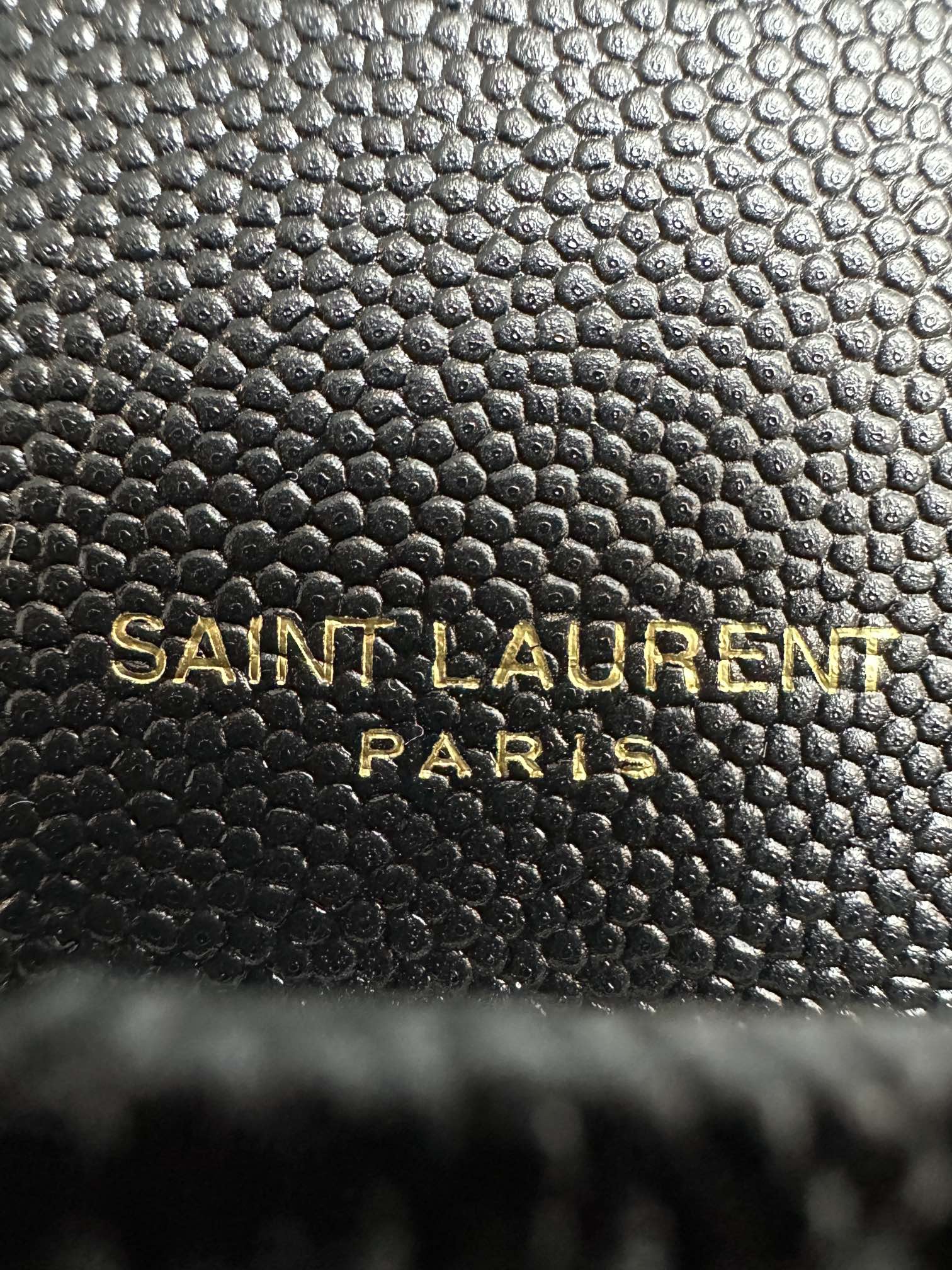 SAINT LAURENT ENVELOPE MEDIUM IN QUILTED GRAIN DE POUDRE EMBOSSED LEATHER (Gold)